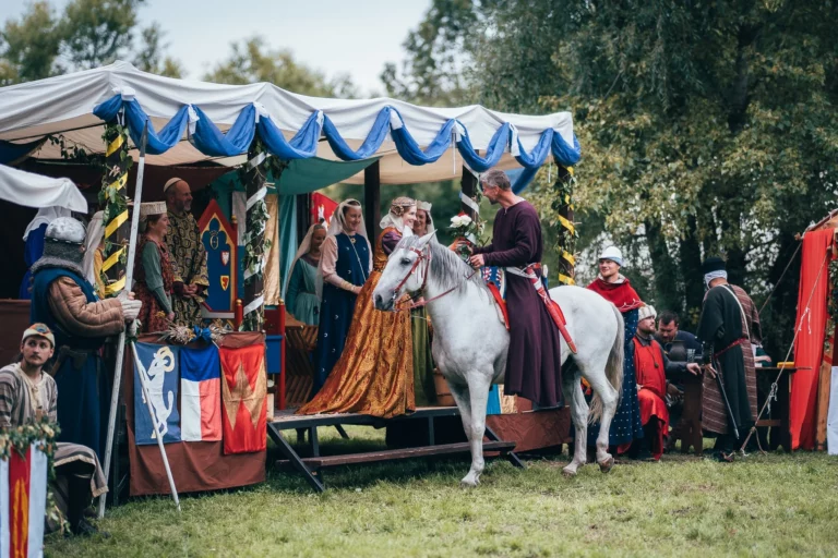 jezdec před tribunou